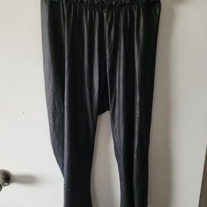 Torrid faux leather capri leggings with bow